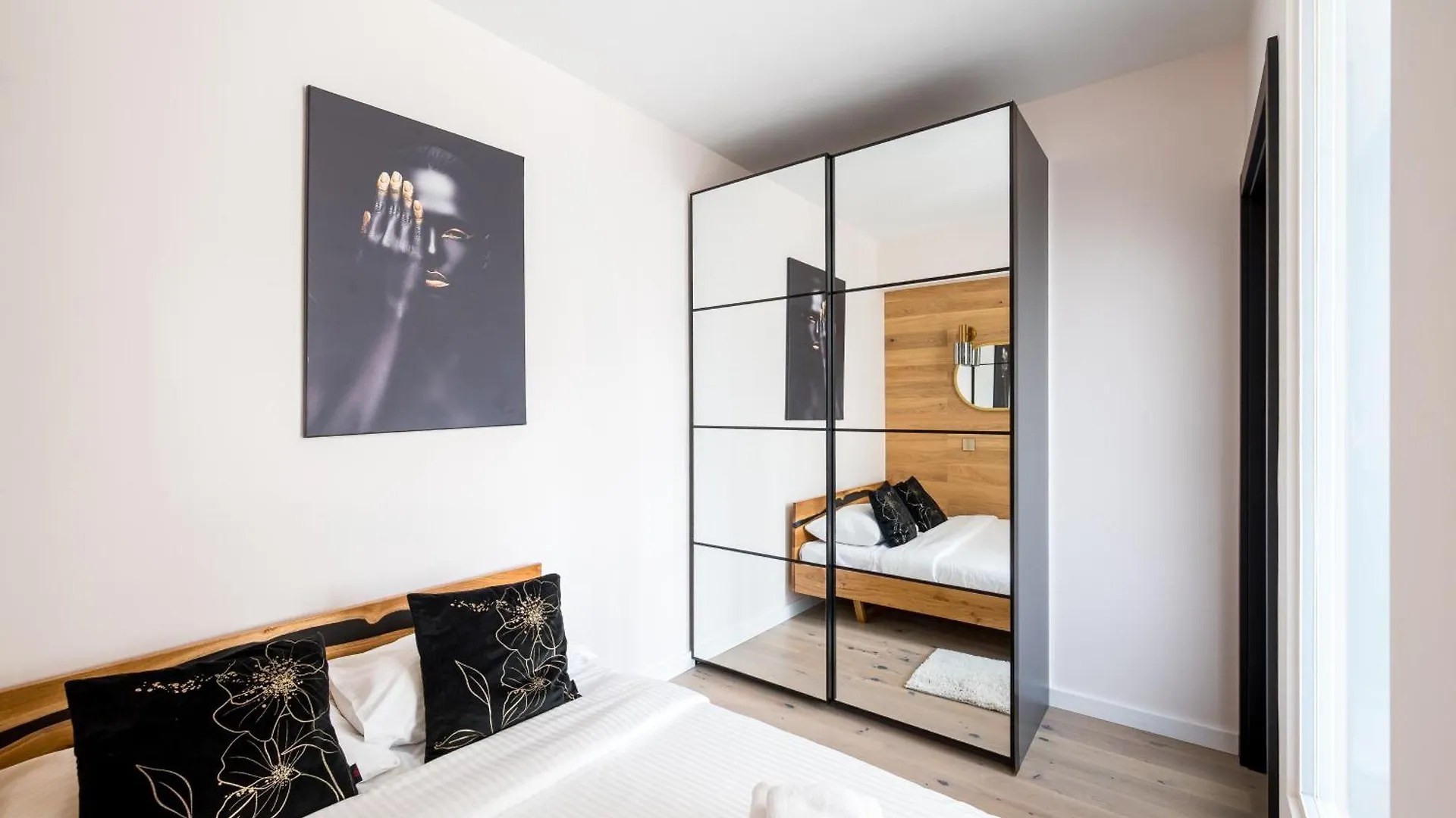 Wola Norblin Deluxe Apartments Varsavia Polonia